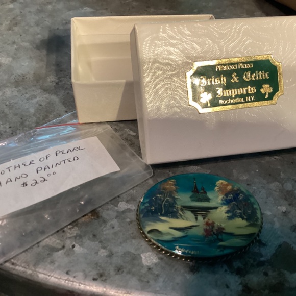 Hand Painted Flower Brooch (Antique) JUST FABULOUS - Picture 5 of 8